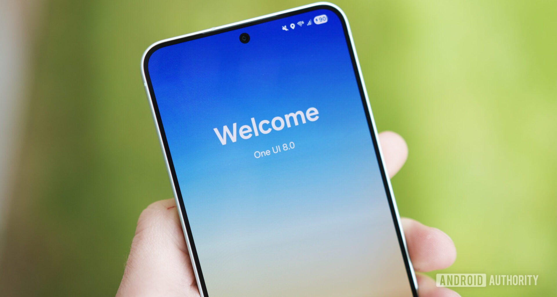 One UI 8 &quot;Welcome&quot; page on a Galaxy S25.