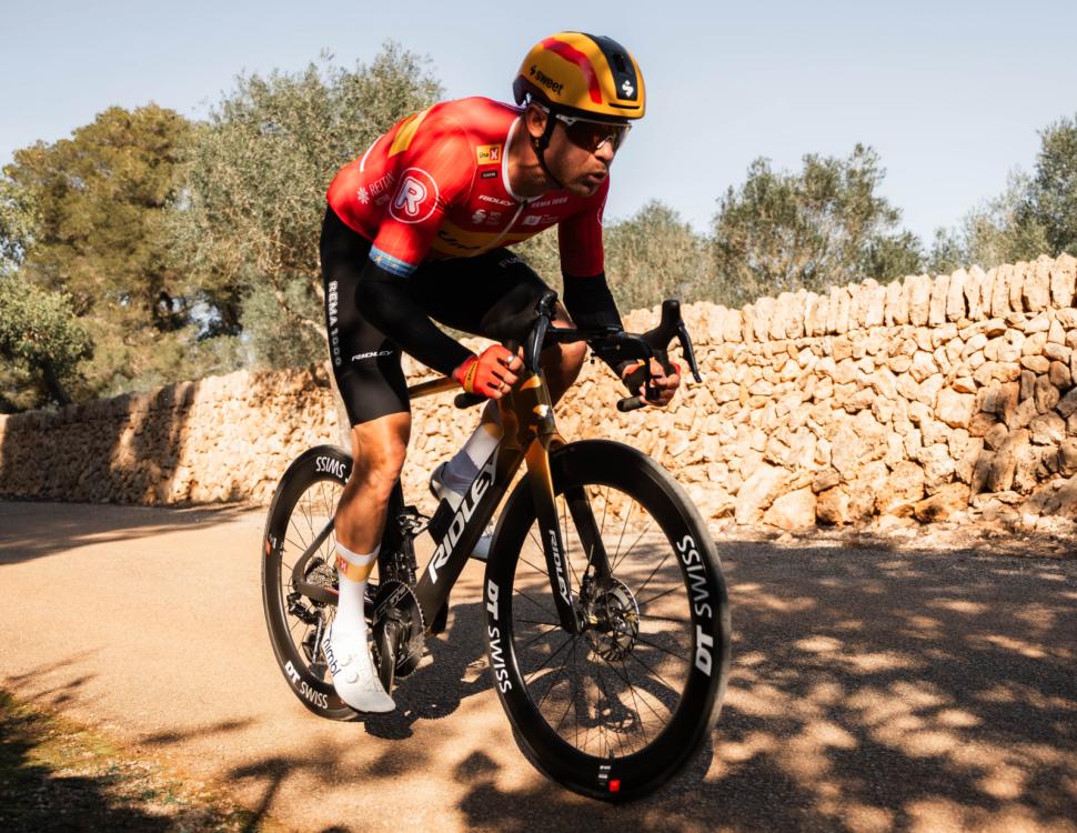 2025 Ridley Noah Fast aero road bike Uno-X riding