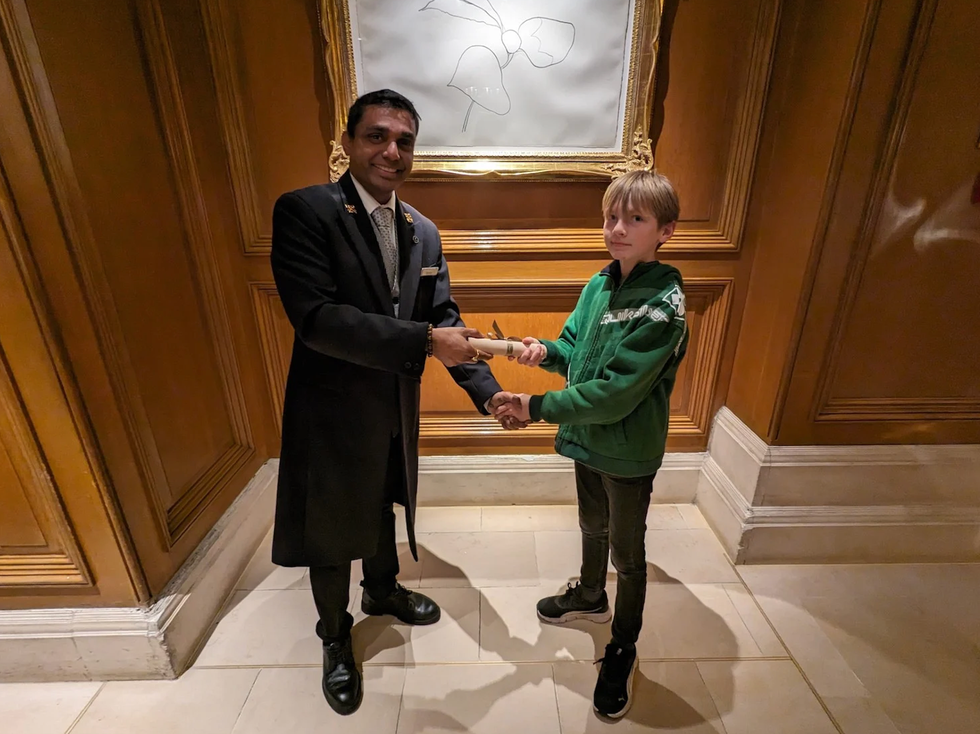 sol receiving an investigator certificate at the landmark london hotel