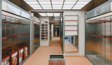 modular display systems outline el departamento's sportswear store in barcelona