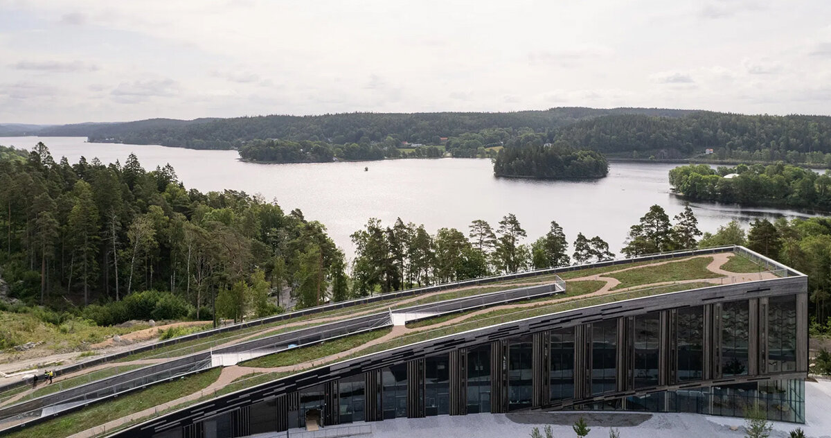 snøhetta's wendelstrand lakehouse resembles a moss-covered spine