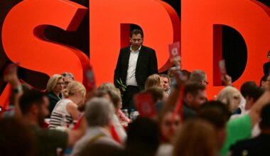 SPD's Russia Problem Threatens Germany's Governing Coalition