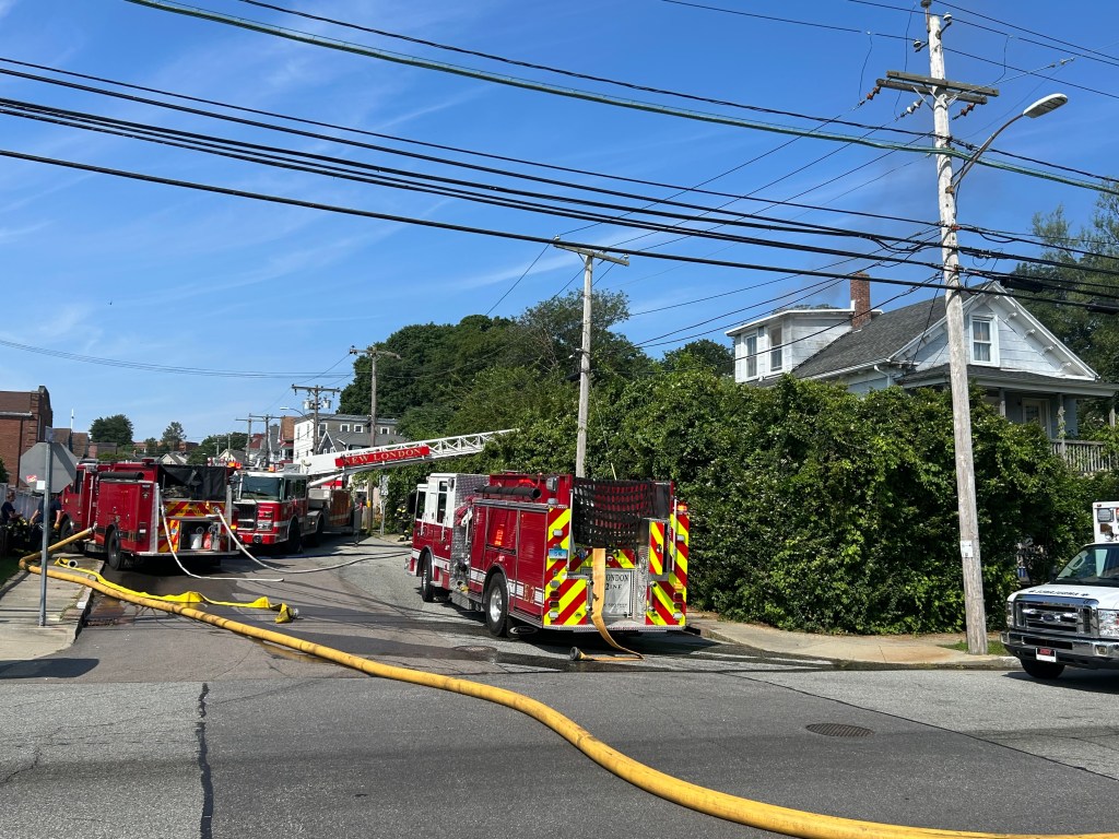 One person seriously injured, firefighter hurt in fire in New London