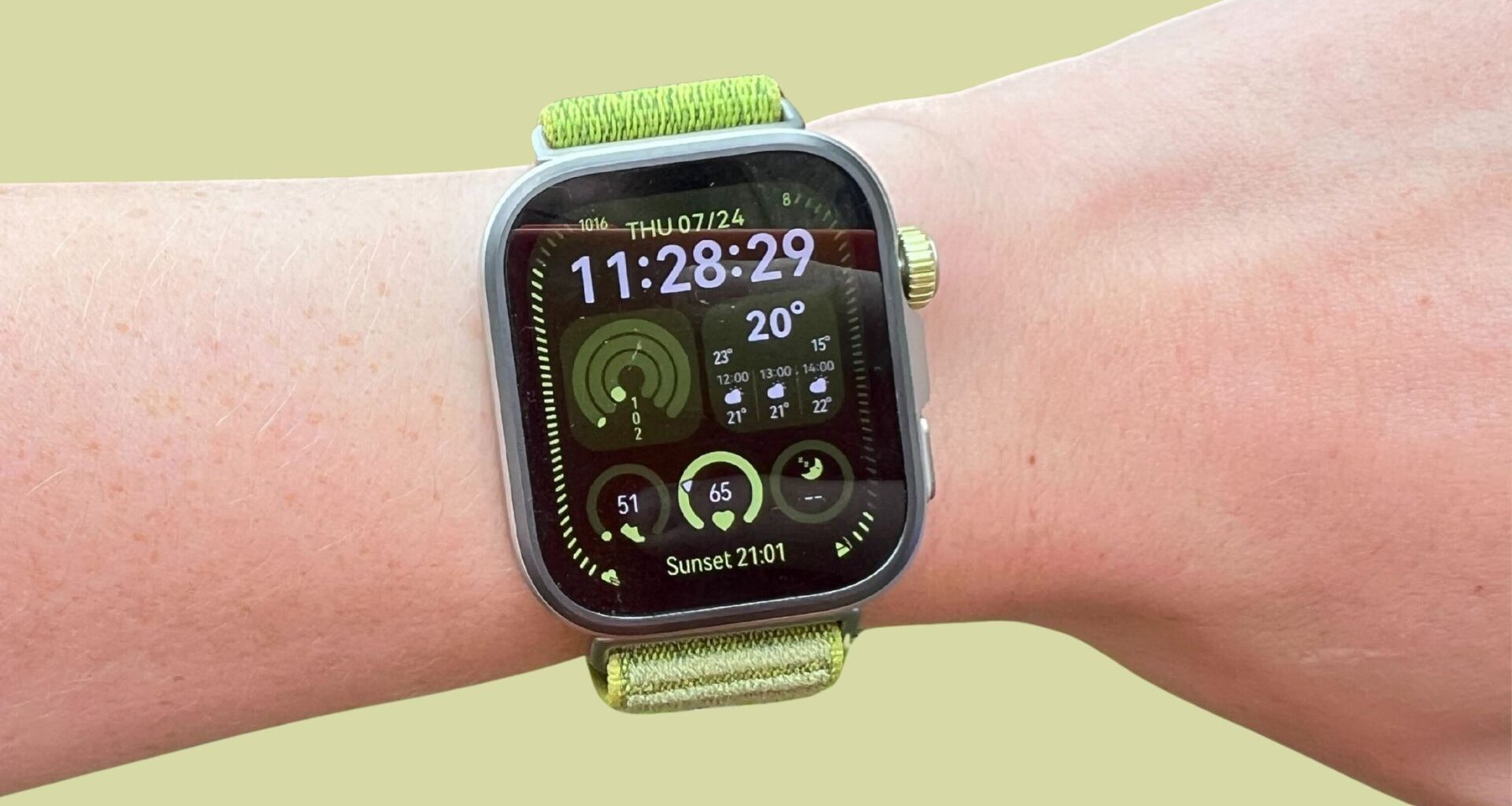 Grace Walsh testing the Huawei Watch Fit 4 Pro