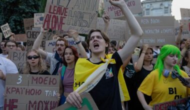 Ukraine’s Cronyism Crisis Offers a Warning to the ‘De-risking’ World