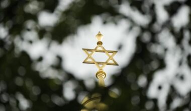 Some American Jews whose families fled Nazis are now seeking German citizenship. Here's why : NPR