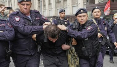 Russian lawmakers pass a bill punishing online searches for information deemed to be 'extremist'