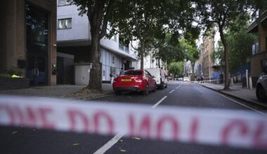 London stabbings leave 2 dead, 2 hospitalized, including suspect