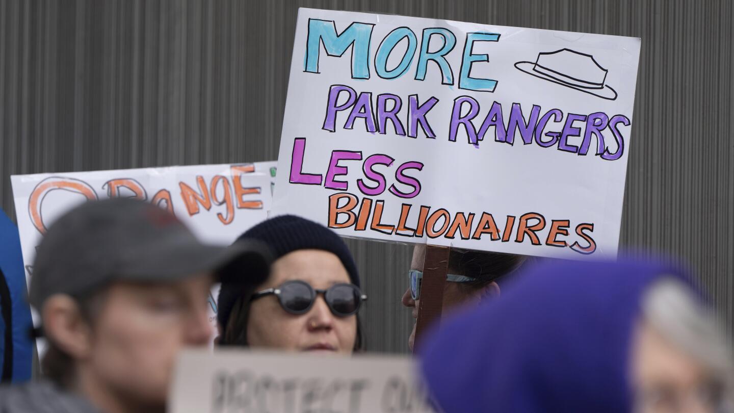 Most think GOP tax bill will help the wealthy, poll finds