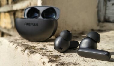The OnePlus Buds 4 on a window sill.