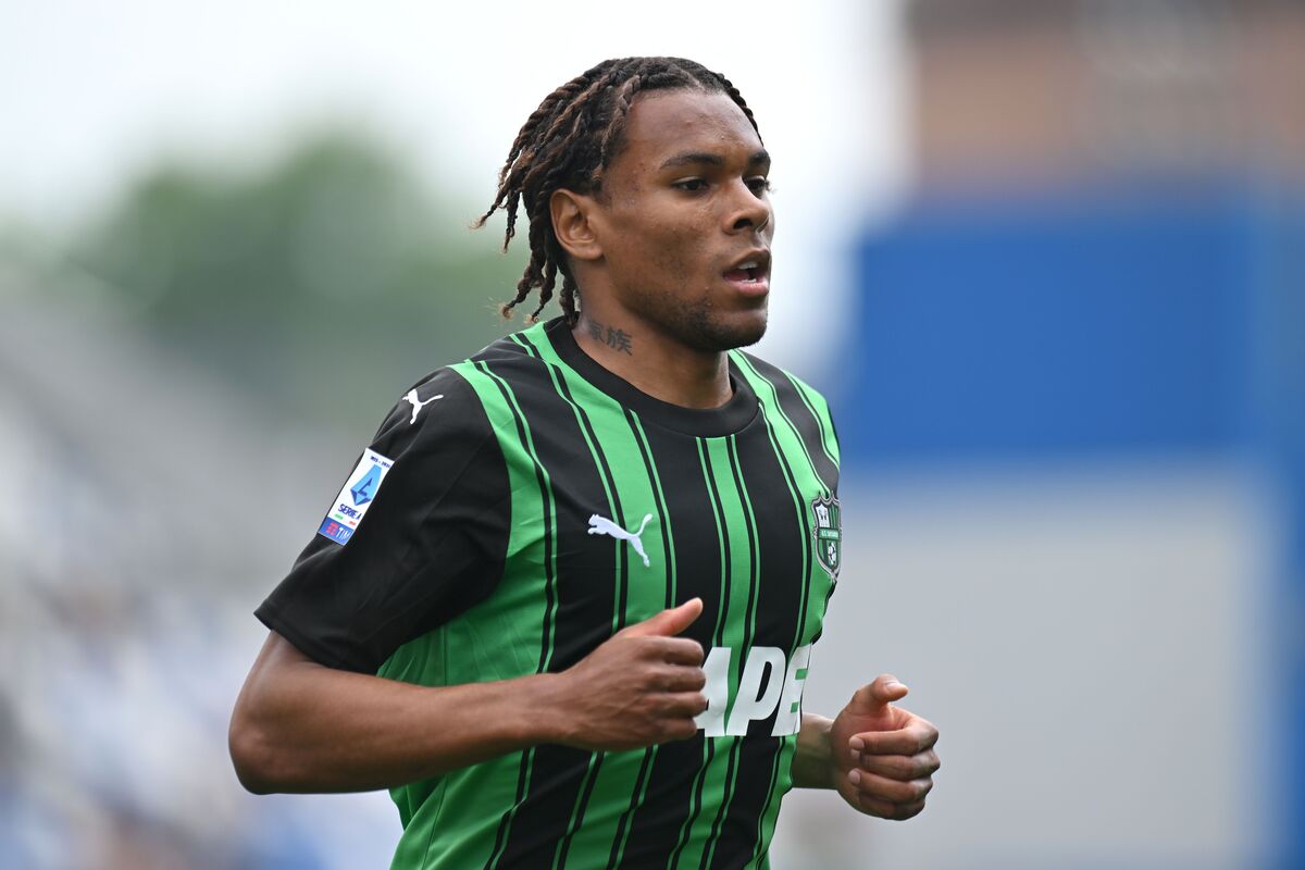 REGGIO NELL'EMILIA, ITALY - MAY 19: Armand Laurienté of US Sassuolo looks on during the Serie A TIM match between US Sassuolo and Cagliari at Mapei Stadium - Citta' del Tricolore on May 19, 2024 in Reggio nell'Emilia, Italy. (Photo by Alessandro Sabattini/Getty Images) (Sunderland links)