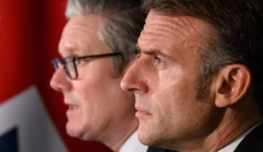British PM Keir Starmer and French President Emmanuel Macron during a joint military visit at Northwood HQ, July 10, 2025. (AFP Photo)