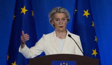 Trump's meeting with a key European official comes as his tariff deadline nears