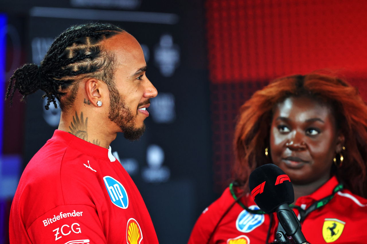 Lewis Hamilton TV interviewer spots intriguing “body language” change