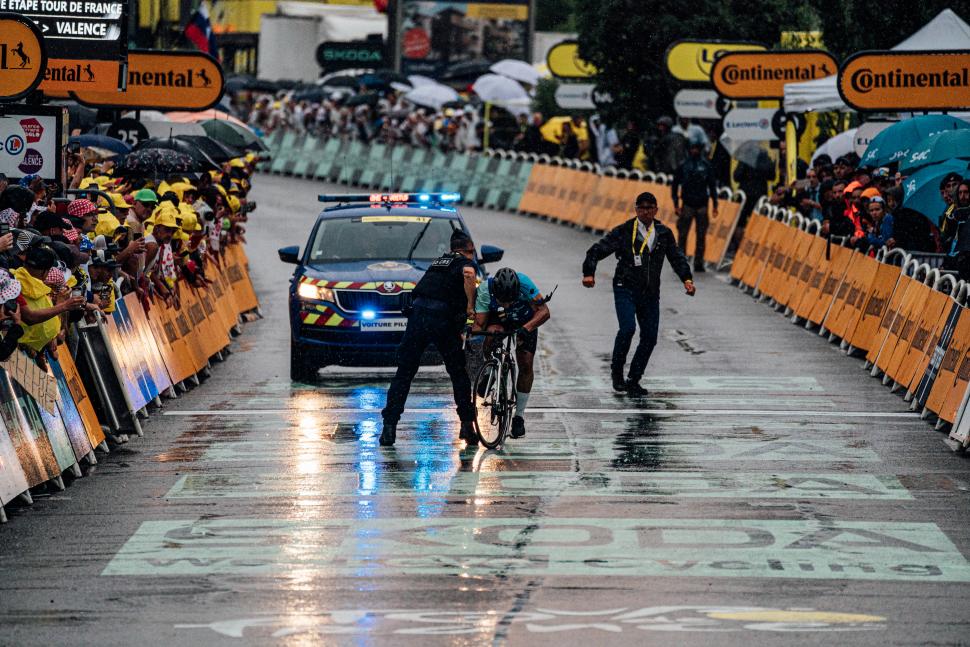 Course invader tackled by police at the finish line of stage 17, 2025 Tour de France, in Valence 