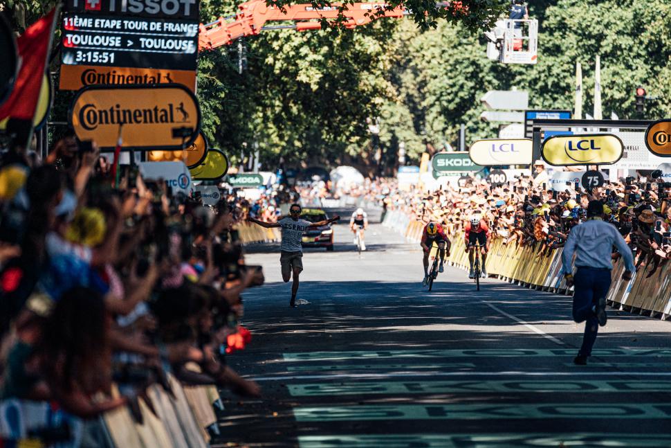 Anti-Israel protester runs onto road during sprint finish, 2025 Tour de France, stage 11, Toulouse