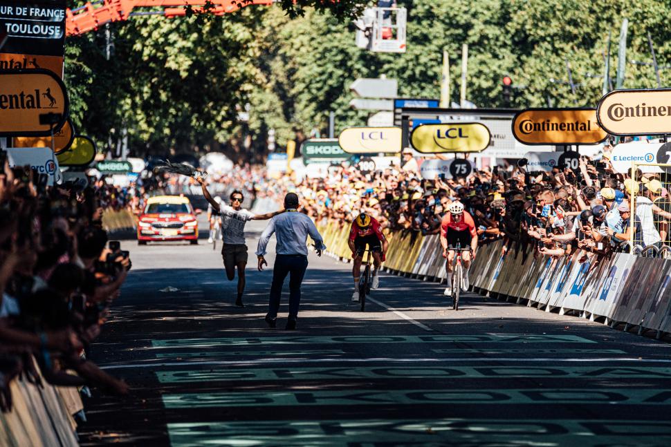 Anti-Israel protester runs onto road during sprint finish, 2025 Tour de France, stage 11, Toulouse