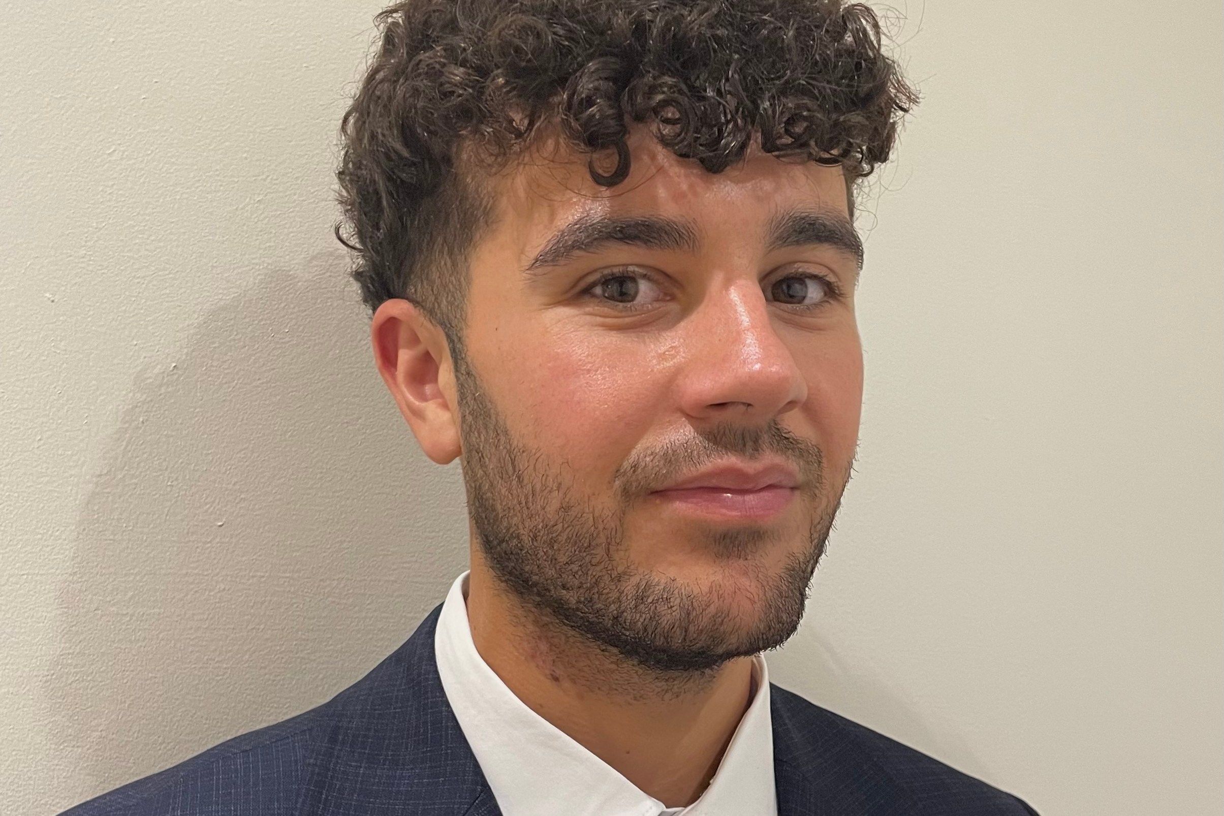 Portrait of Jordan Smith in a suit.