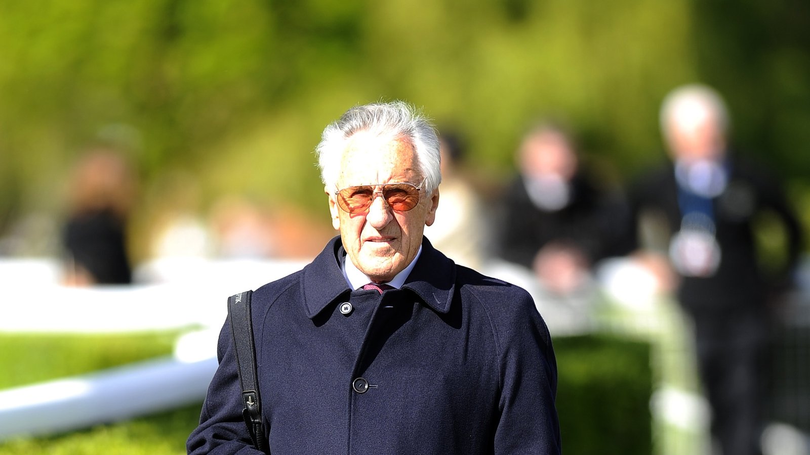 Former jockey Raymond dies aged 82