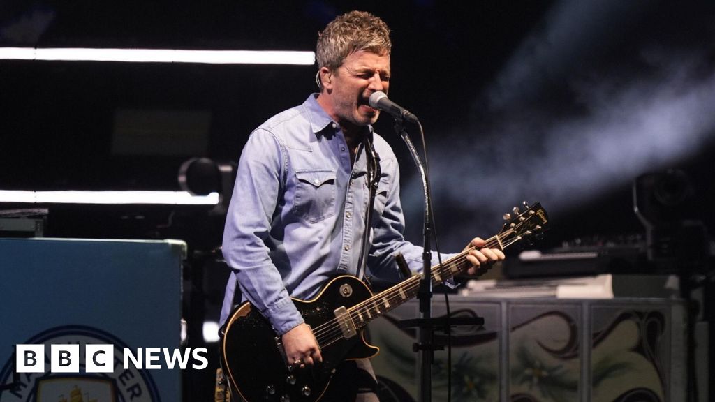 Scottish Secretary attacks 'snobby' Edinburgh council over Oasis comments