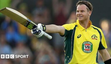 Steve Smith celebrates in an Australian shirt