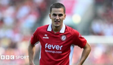Anis Mehmeti playing for Bristol City