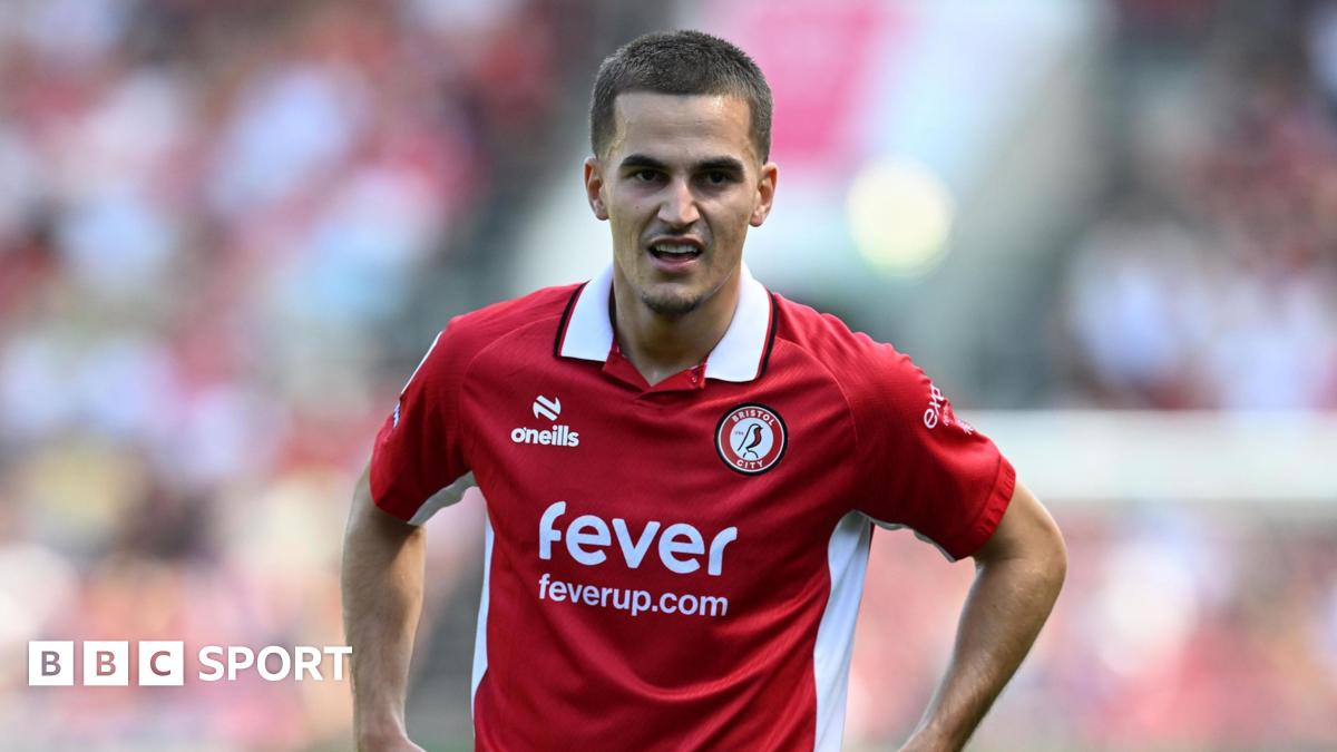 Anis Mehmeti playing for Bristol City