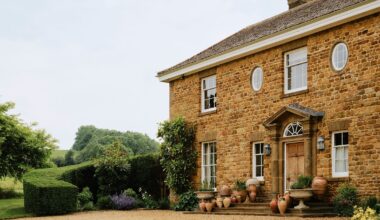 A country house on the edge of the Cotswolds with layered and comfortable interiors by Victoria von Westenholz