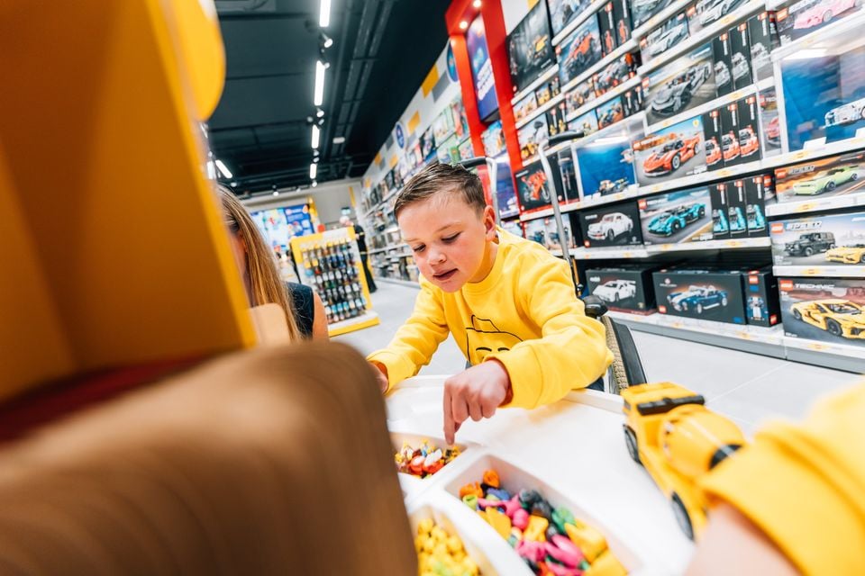 The Belfast LEGO store officially opened today in Victoria Square, with official Ribbon Cutter Dáithí Mac Gabhann.

