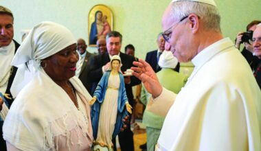 Pope defends rights of refugees evicted by the United Kingdom to build US military base
