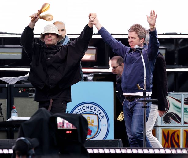 Liam and Noel Gallagher perform together again in front of a Scottish crowd for the first time in 16 years.