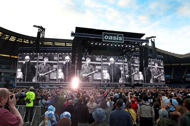 Liam and Noel Gallagher perform together again in front of a Scottish crowd for the first time in 16 years.