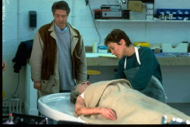 Actress Amanda Burton and director Richard Signy on the set of crime drama series Silent Witness, circa 1997. (Photo by Mike Lawn/TV Times via Getty Images)