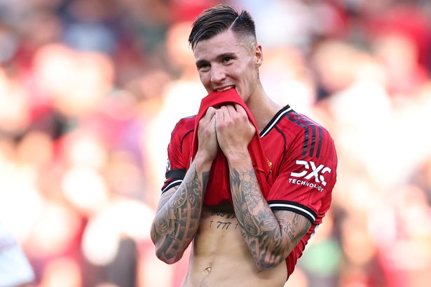 Benjamin Sesko of Manchester United reacts at full time  during the Premier League match between Manchester United and Arsenal at Old Trafford on August 17, 2025 in Manchester, England