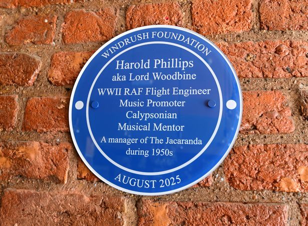 Blue plaque unveiled for Harold Phillips, aka Lord Woodbine, at the Jacaranda.(Pic Andrew Teebay).