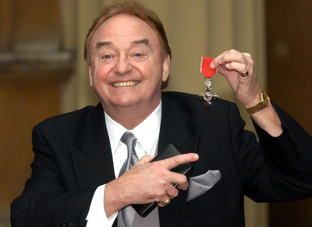 Gerry Marsden with his MBE in 2003