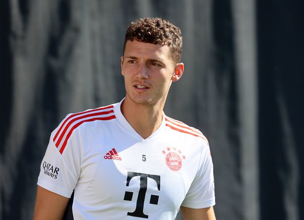 Benjamin Pavard looks on