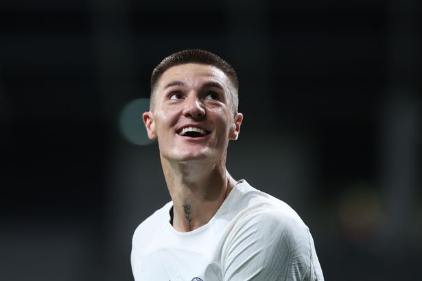 Benjamin Sesko of RB Leipzig smiles 