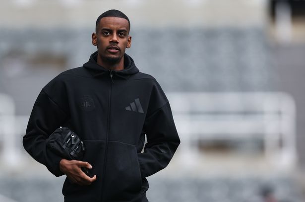 Alexander Isak arrives for the Premier League match between Newcastle United and Nottingham Forest 