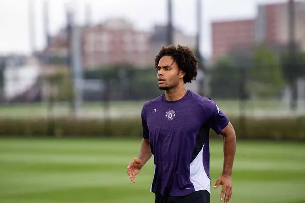 Joshua Zirkzee trains in the United States.