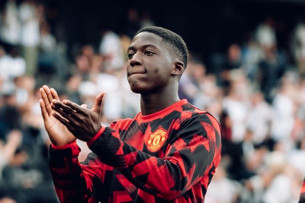 Mainoo shows his appreciation for United fans at full-time