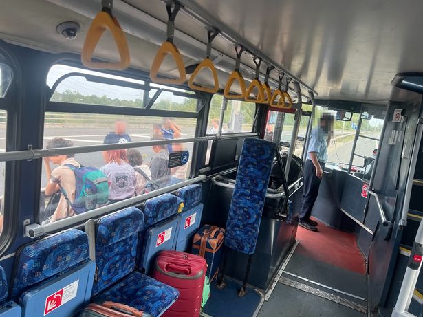 The bus broke down on the motorway while on the way to the airport