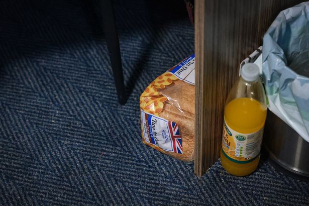 The room does not have anywhere to cook a hot meal.