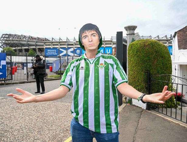 Fernando Ayuga from Spain with a Noel Gallagher mask.