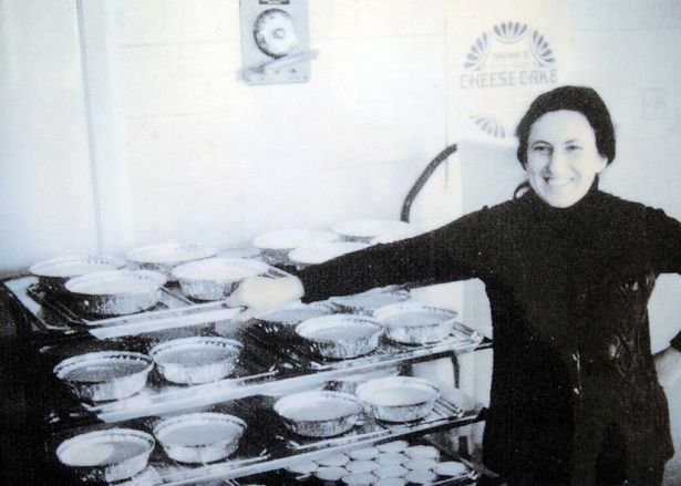 Dafna's Cheesecake Factory on Smithdown Road.
Buttercream and Raspberry sponge. Anne Lev making cakes at home in 1975.