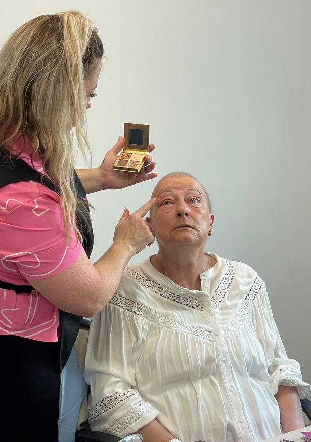 Michelle Kerr, Look Good Feel Better volunteer, with patient Susan Thompson