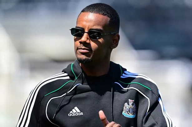 Alexander Isak of Newcastle United (14) arrives for the  Premier League match between Newcastle United FC and Everton FC