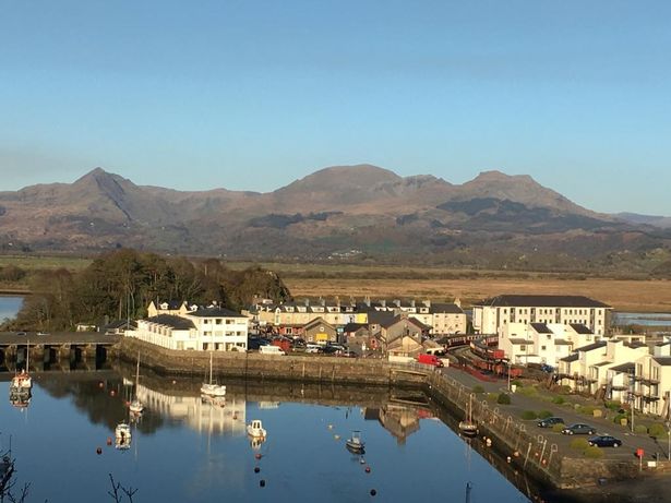 It's just a stone's throw away from the mountains of Snowdonia 
