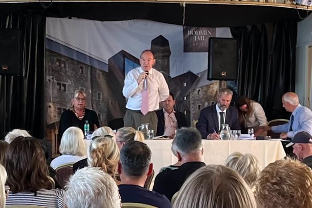 Cllr Adam Billings addresses the Preston beach hut owners meeting