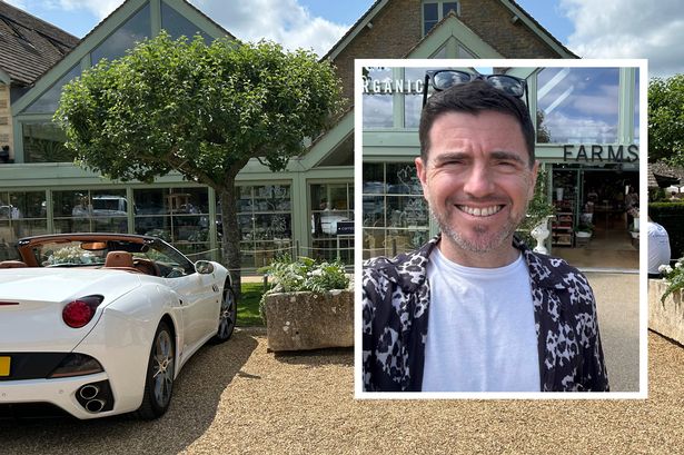 Steffan Rhys takes a selfie outside the front entrance at Daylesford Organic Farm Shop